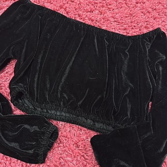 Off the shoulder velvet top - Picture 2 of 4